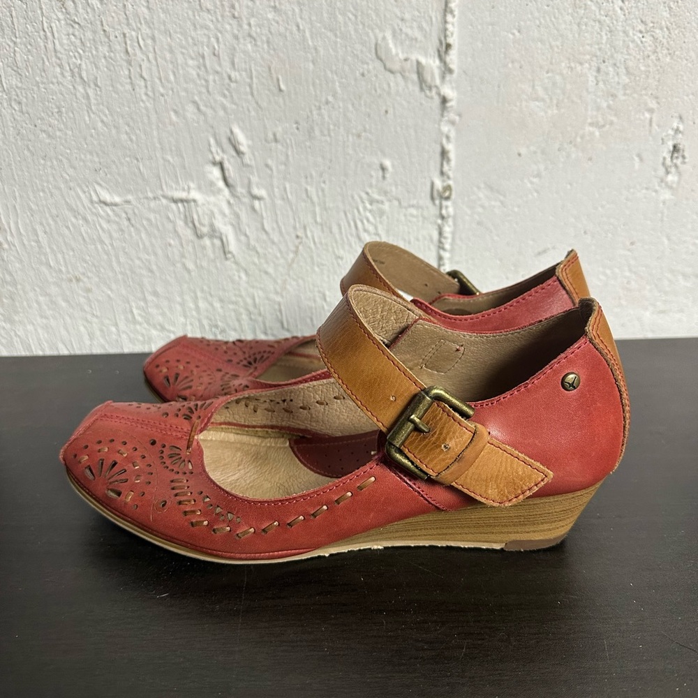 Pikolinos Perforated Leather Sandals size 39